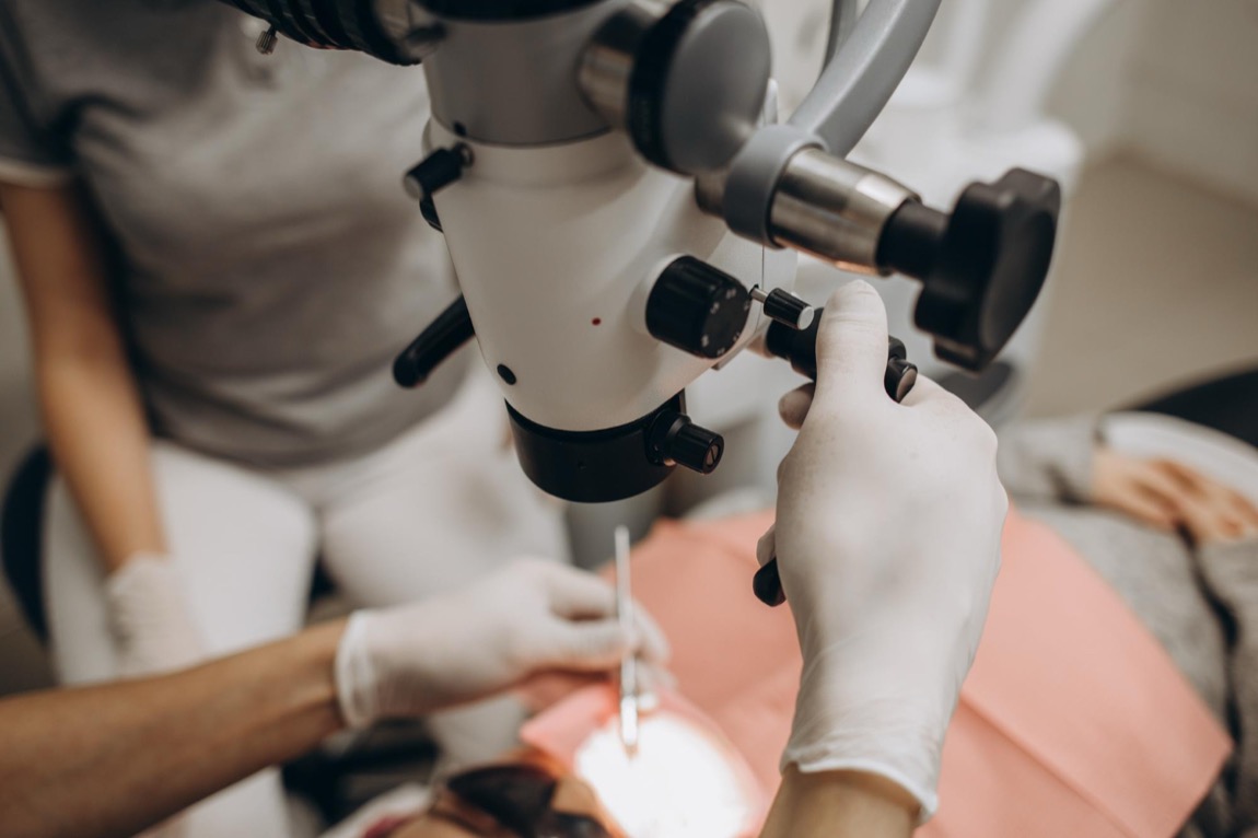 Mikroskopowe metody w dentystyce: nowa era dokładności w leczeniu